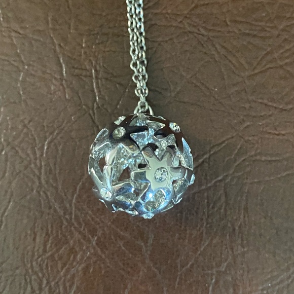Guess Silver Floral Whimsical Ball Necklace with Crystal Flower Pendant, NWOT - Picture 6 of 14